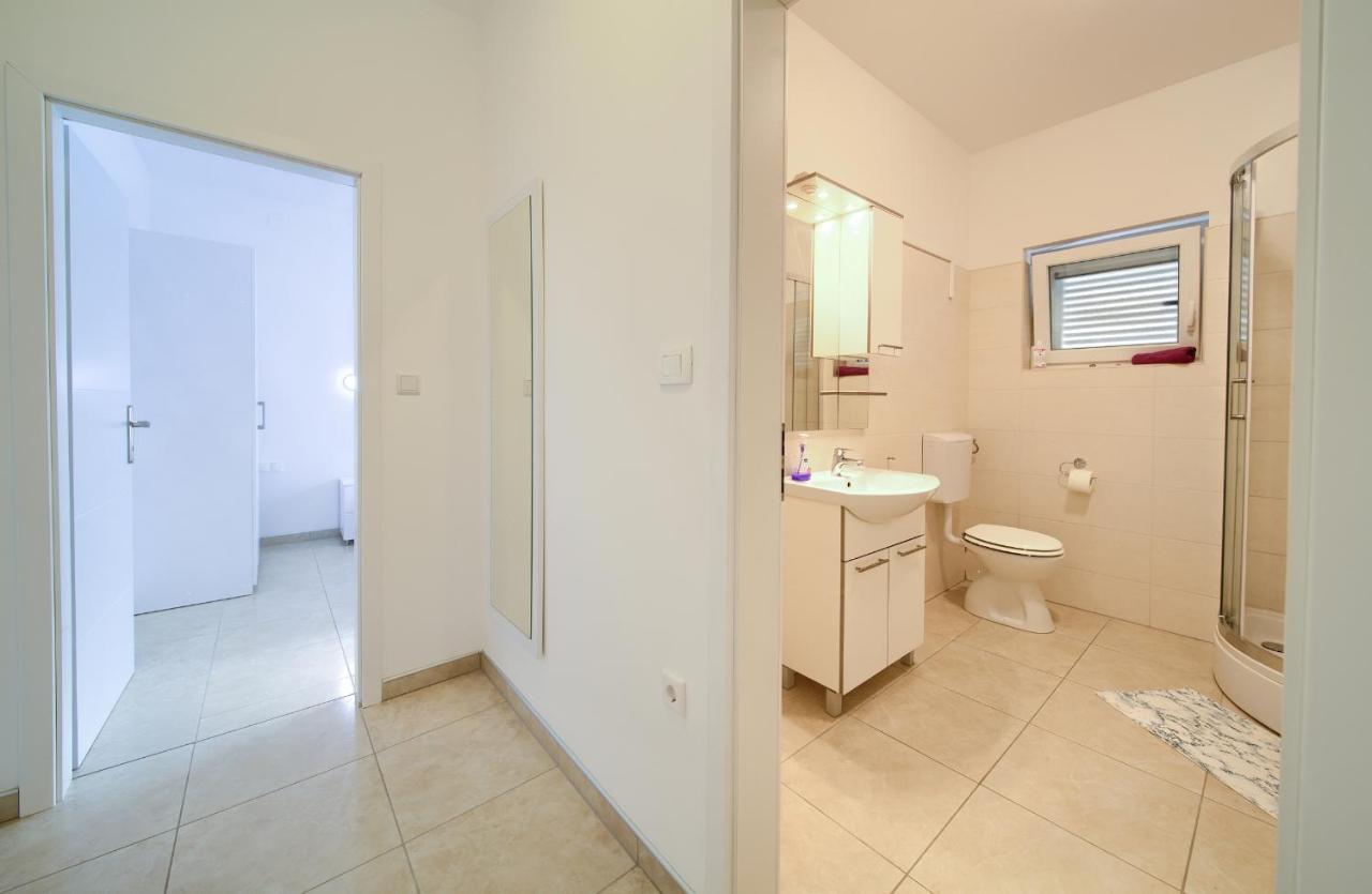 Apartmani Mara Matic Malinska Exterior photo
