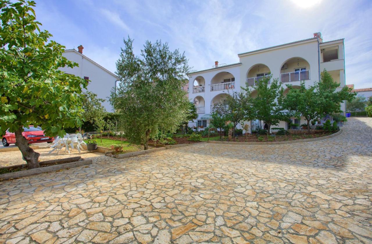 Apartmani Mara Matic Malinska Exterior photo