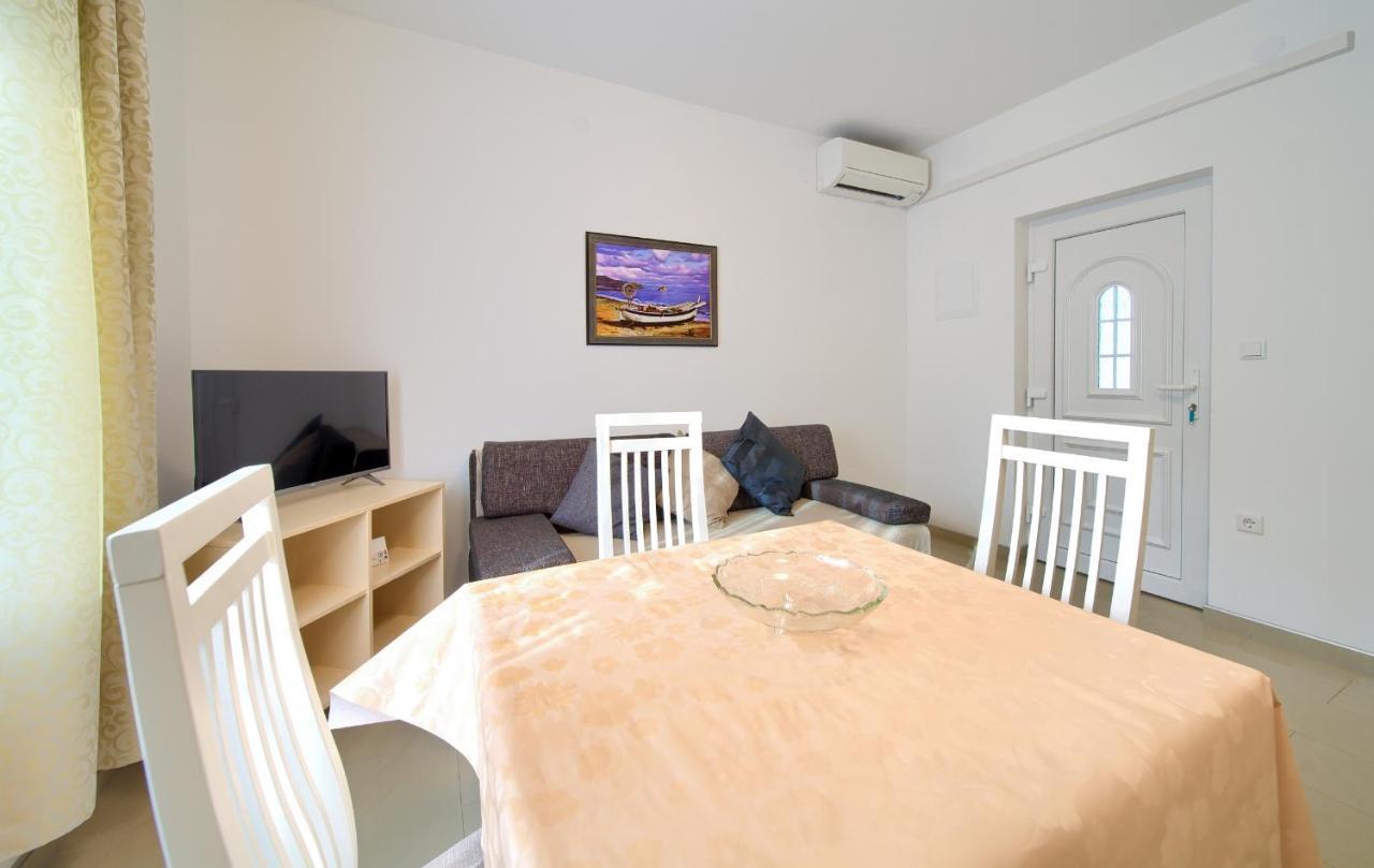 Apartmani Mara Matic Malinska Exterior photo